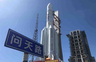 7月23日，中國火星車搭乘長征五號(hào)遙四運(yùn)載火箭飛往火星，探尋火星的奧秘